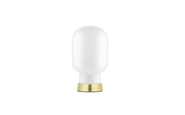 Normann Copenhagen Amp bordlampe, hvid/messing - H: 26 cm. - Bahne
